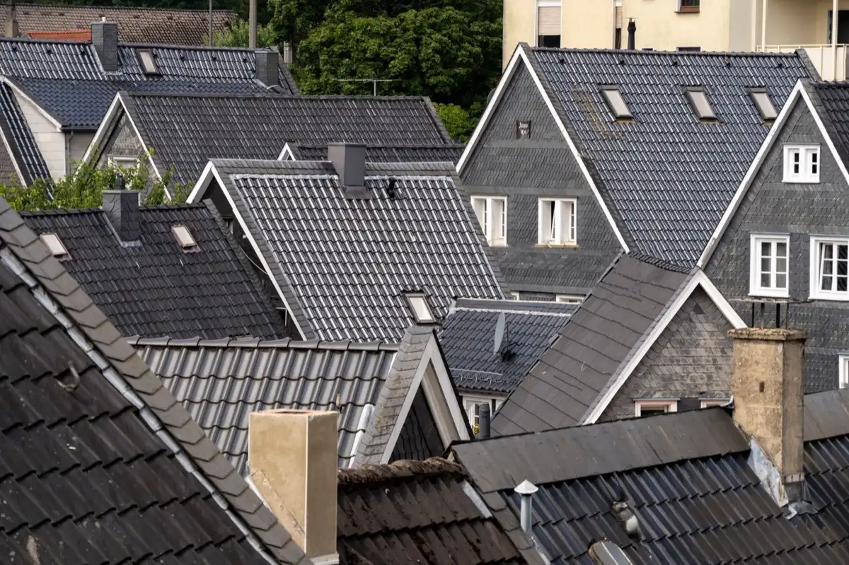 Steep roof eaves and gutter lines on houses in Concord, CA